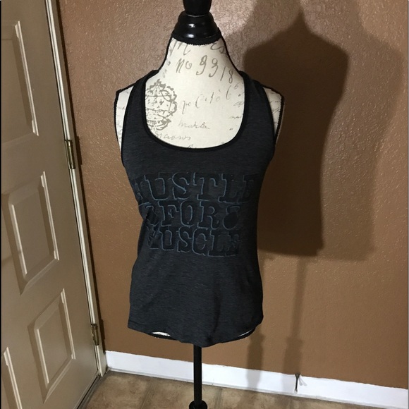 Tops - Hustle for muscle graphic tee. Dark grey size m